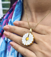 Collier Tournesol Personnalisé avec Prénom Gravé – Collier Marguerite Médaillon à Ouvrir, Cadeau Femme, Maman, Sœur, Saint-Valentin, Noël
