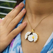 Collier Tournesol Personnalisé avec Prénom Gravé – Collier Marguerite Médaillon à Ouvrir, Cadeau Femme, Maman, Sœur, Saint-Valentin, Noël au maroc
