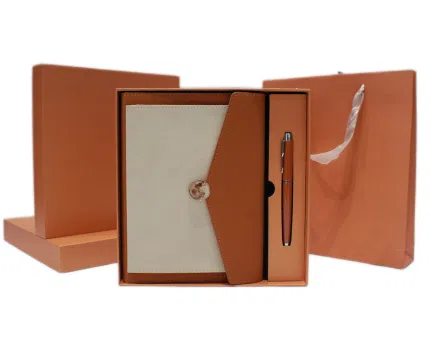Coffret Cadeau VIP Cuir & High-Tech 4 Pièces Personnalisé - Haute Qualité Maroc - personnalise.ma